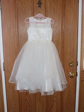 Iris & Ivy, white Lace and Tulle Dress with Veil First Communion or wedding